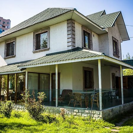 "European" Backpackers Hostel In Almaty Exterior photo