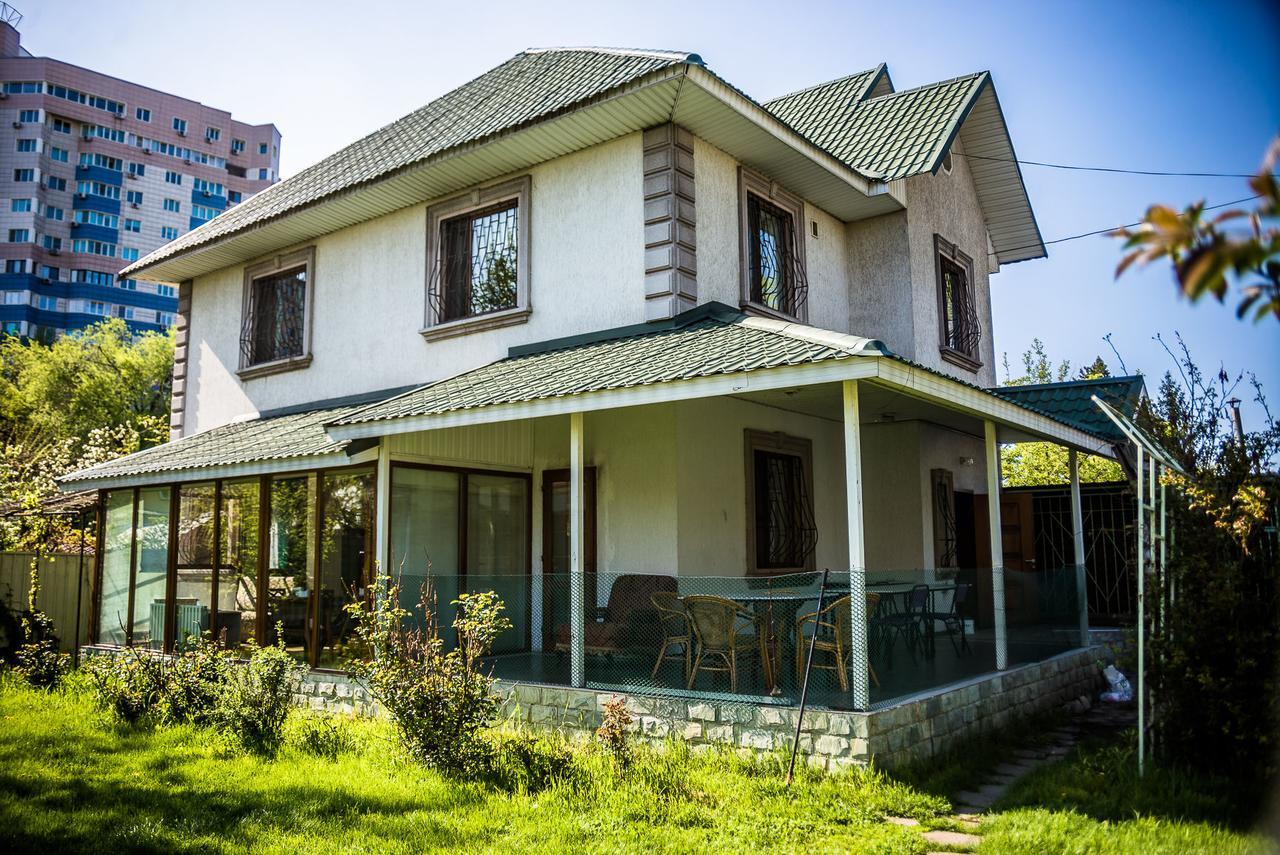 "European" Backpackers Hostel In Almaty Exterior photo