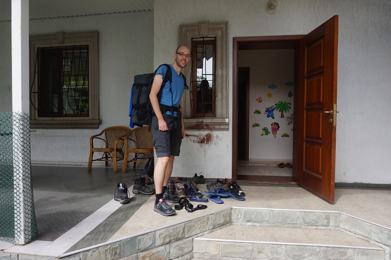"European" Backpackers Hostel In Almaty Exterior photo