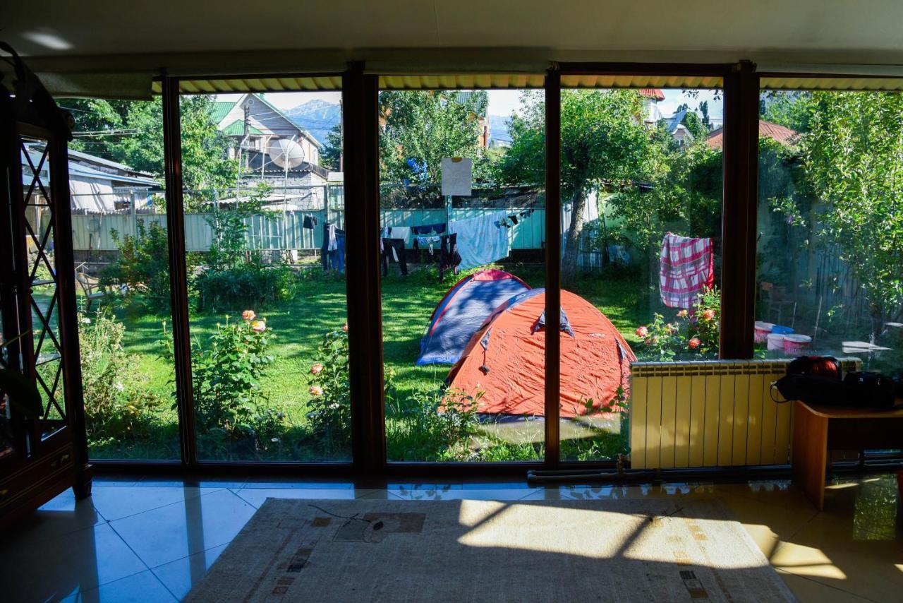 "European" Backpackers Hostel In Almaty Exterior photo