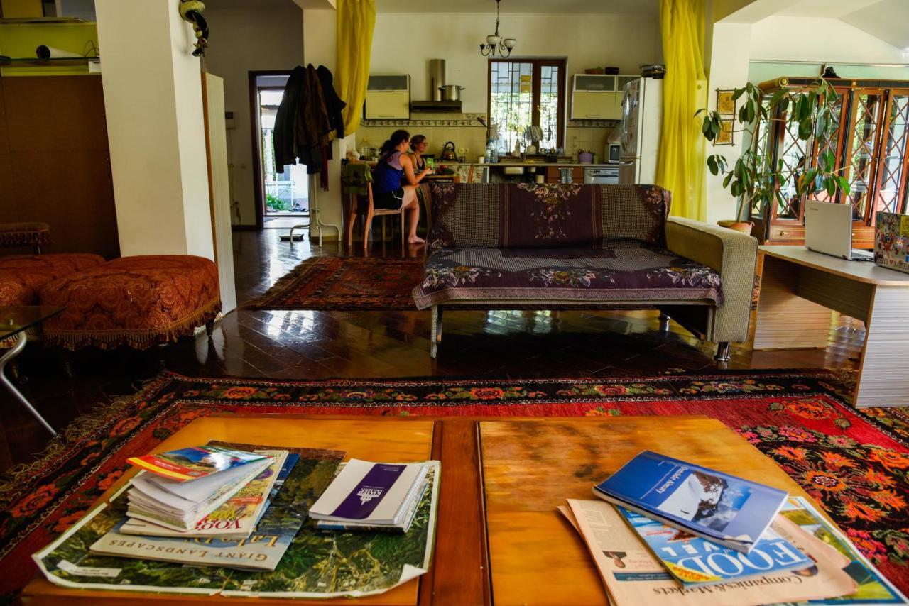 "European" Backpackers Hostel In Almaty Exterior photo