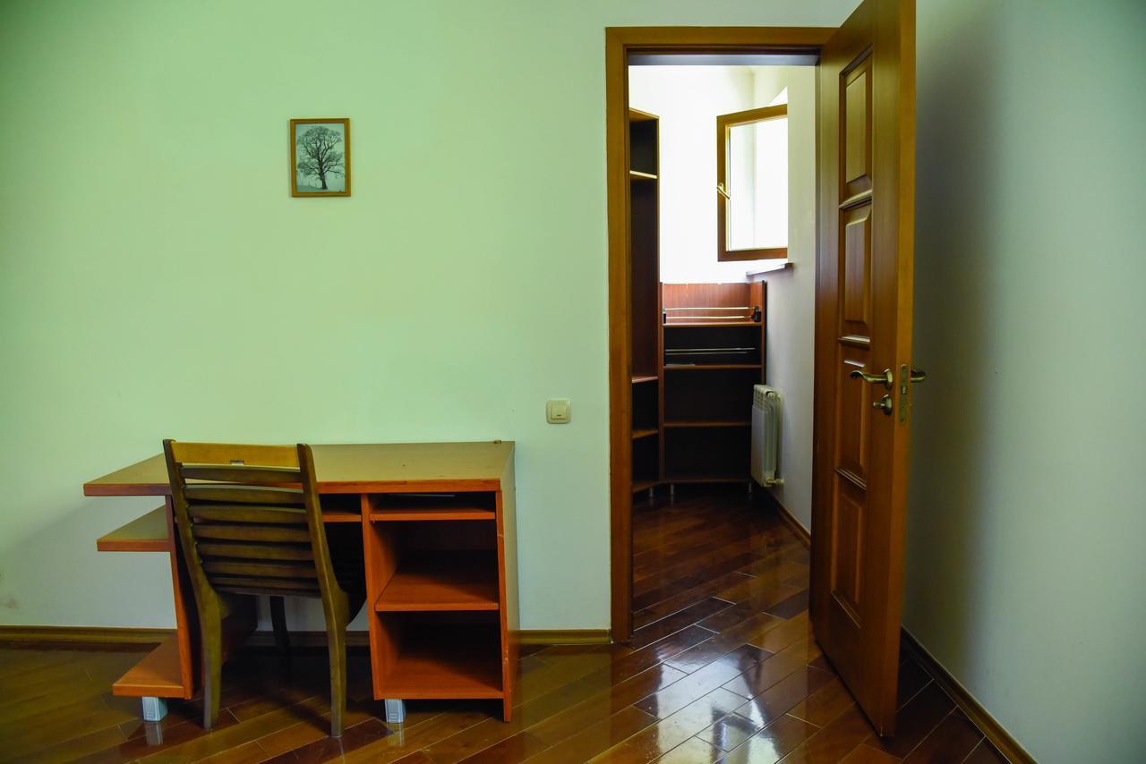 "European" Backpackers Hostel In Almaty Exterior photo