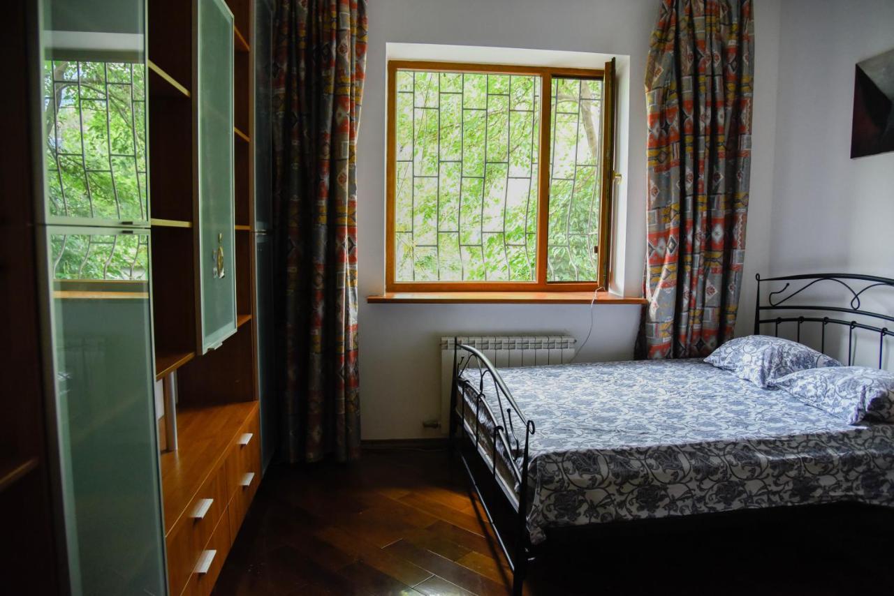 "European" Backpackers Hostel In Almaty Exterior photo